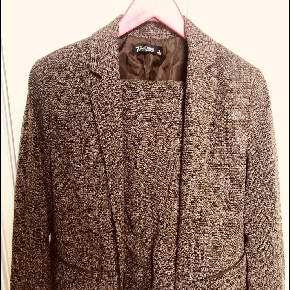 7th AVENUE Beautiful suit for the office.